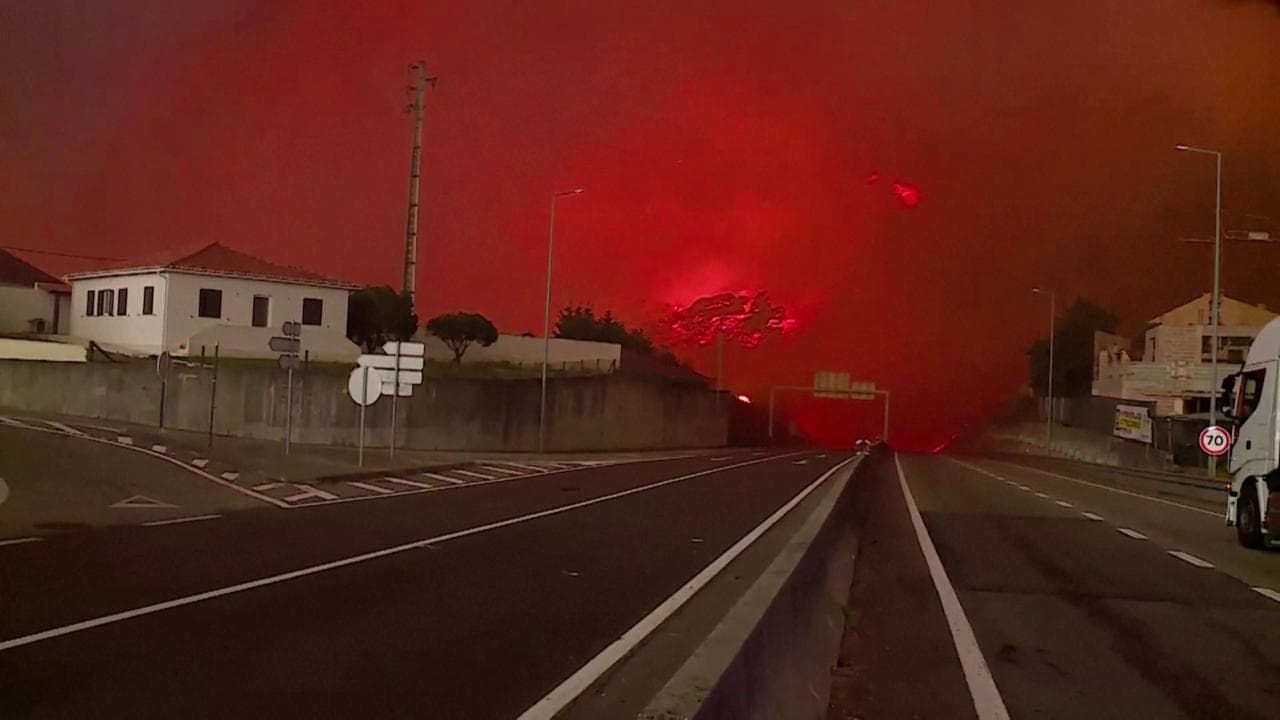 Portogallo nella morsa del fuoco: case distrutte, centinaia di pompieri al lavoro