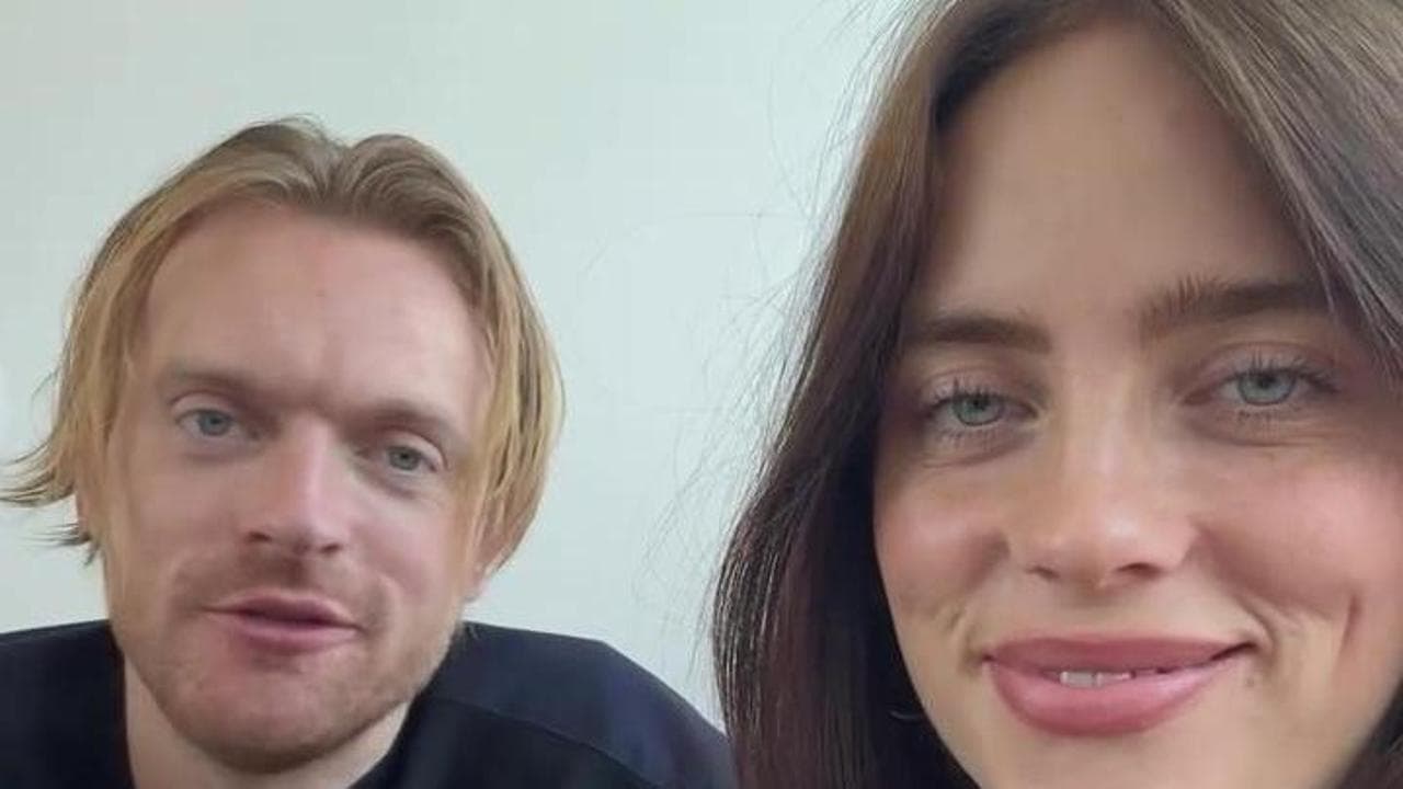 La cantante Billie Eilish invita i suoi fan a votare per Kamala Harris in un video con Finneas