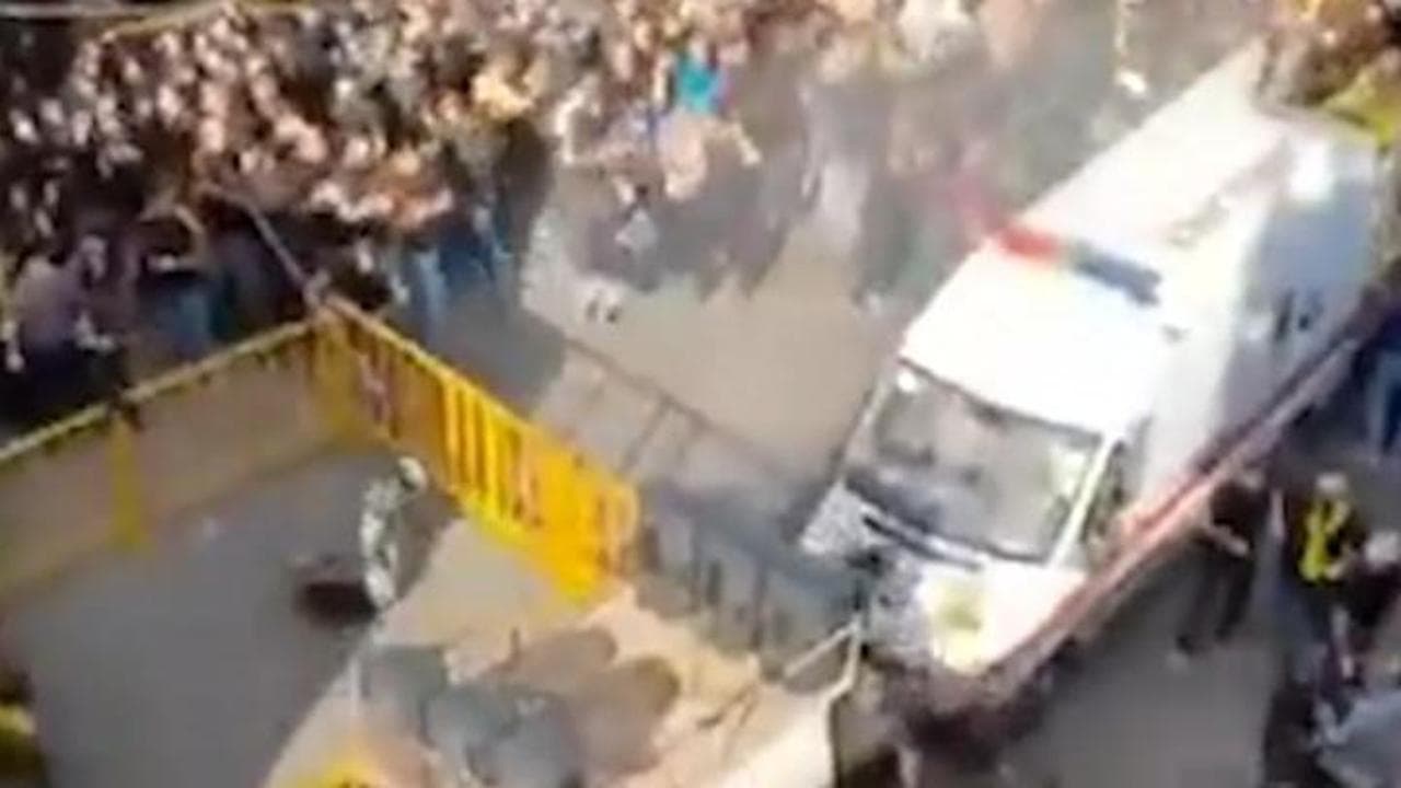 Libano, esplodono walkie-talkie durante i funerali di Hezbollah a Beirut
