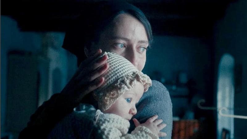 Roberta Rovelli (Adele) in una scena del film Vermiglio di Maura Delpero premiato con il Leone d’argento a Venezia
