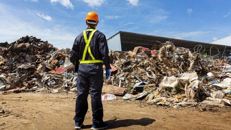 Emergenza rifiuti, deficit impianti e nodo discariche: Italia al bivio