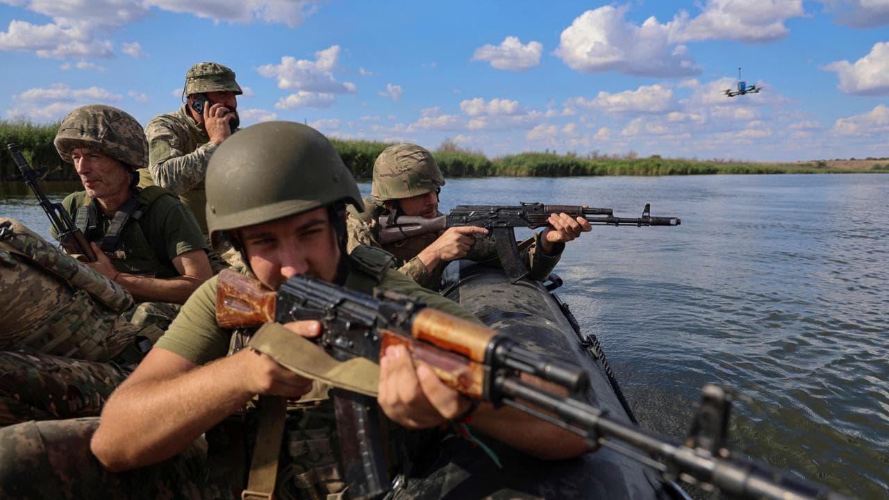 Servicemen of the 126th Territorial Defence Brigade of the Ukrainian Armed Forces attend a military exercise on a river, amid Russia's attack on Ukraine, in Kherson region, Ukraine July 31, 2024.  REUTERS/Ivan Antypenko