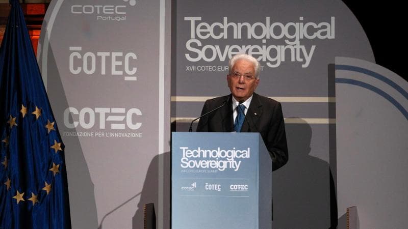 Mattarella loda Draghi: “Autorevole il suo rapporto sulla competitività europea”