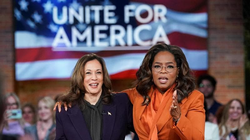 Kamala Harris strizza l’occhio ai conservatori sulle armi: “Se qualcuno entrasse in casa mia gli sparerei”