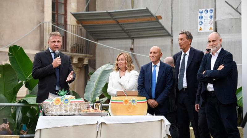 Blitz di Meloni al G7 di Ortigia e Lollobrigida finisce sotto esame