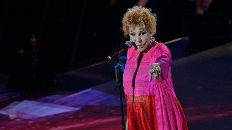Ornella Vanoni per i 90 anni si regala ‘Ti voglio’ con Elodie e Ditonellapiaga: “Potete pensare che sono triste e invece no, mi sento come ieri”