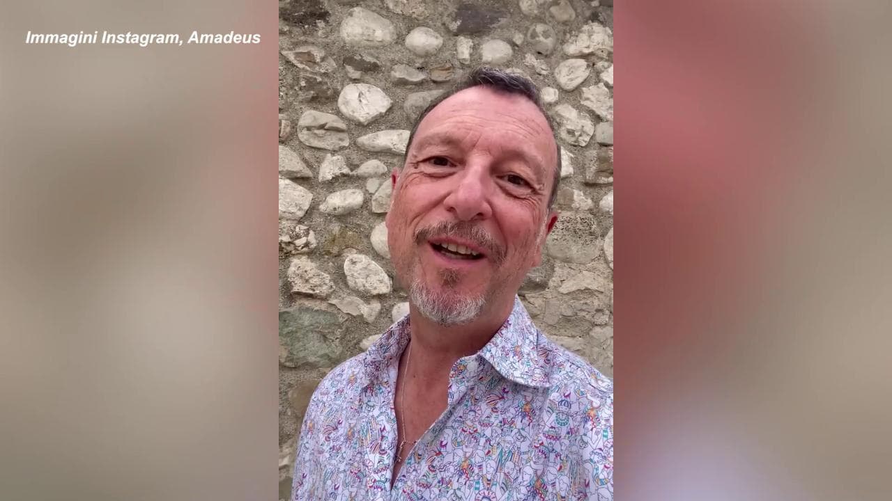 Il 'nuovo inizio' di Amadeus dopo l'addio alla Rai: "La parola che mi viene in mente è 'felicità'"