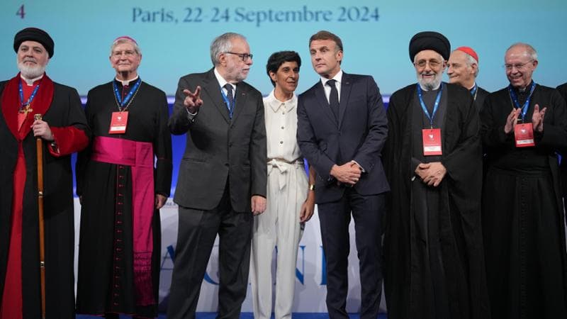 Macron al meeting di Sant’Egidio: “Per arrivare alla pace si deve riumanizzare l’altro”