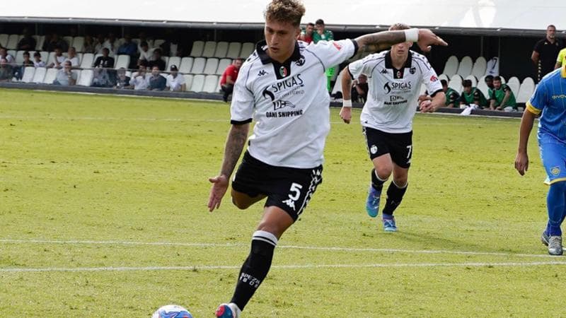 Serie B: Spezia da solo al secondo posto, il Bari espugna Frosinone