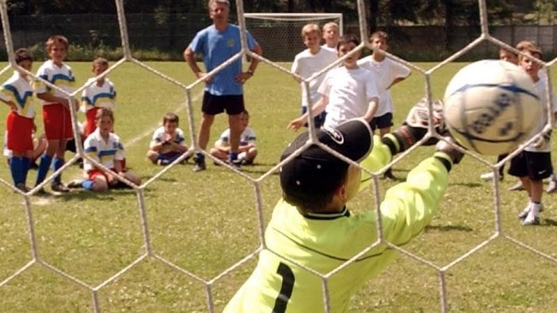 BAMBINI GIOCANO A CALCIO SPORT PORTIERE (Silvano Del Puppo, MILANO - 2005-08-08) p.s. la foto e' utilizzabile nel rispetto del contesto in cui e' stata scattata, e senza intento diffamatorio del decoro delle persone rappresentate
