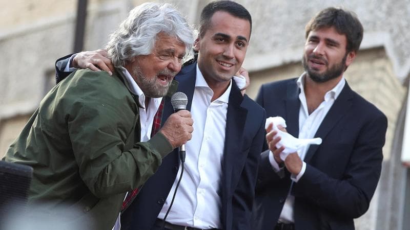 Beppe Grillo con Luigi Di Maio e Alessandro Di Battista in una foto del 2017
