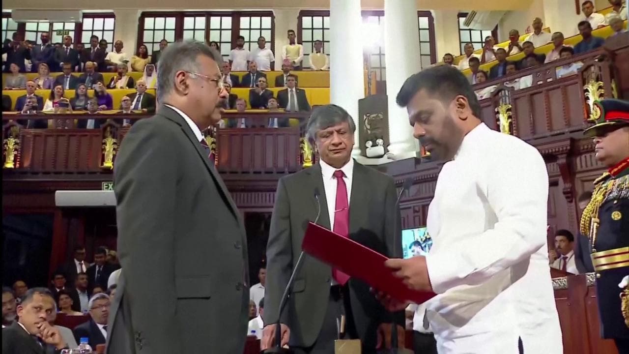 Sri Lanka, vince il candidato della sinistra: il nuovo presidente Dissanayake presta giuramento