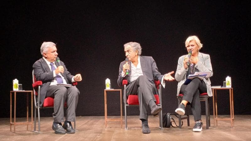 Il direttore di Repubblica Maurizio Molinari con Bernard-Henri L&eacute;vy al Teatro Parenti di Milano
