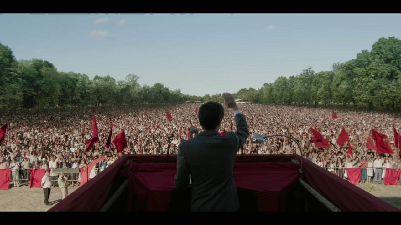 'Berlinguer. La grande ambizione', le prime immagini del film con Elio Germano che inaugura la Festa del cinema di Roma