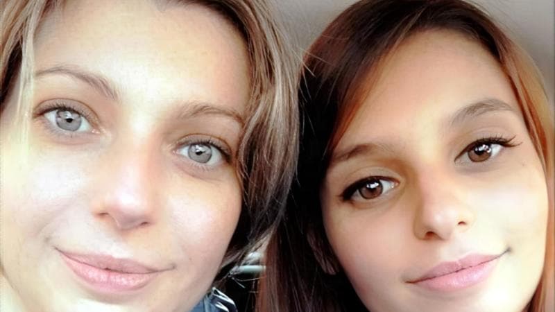Giusi Massetti a sinistra e a destra la figlia Martina (foto da Fb)