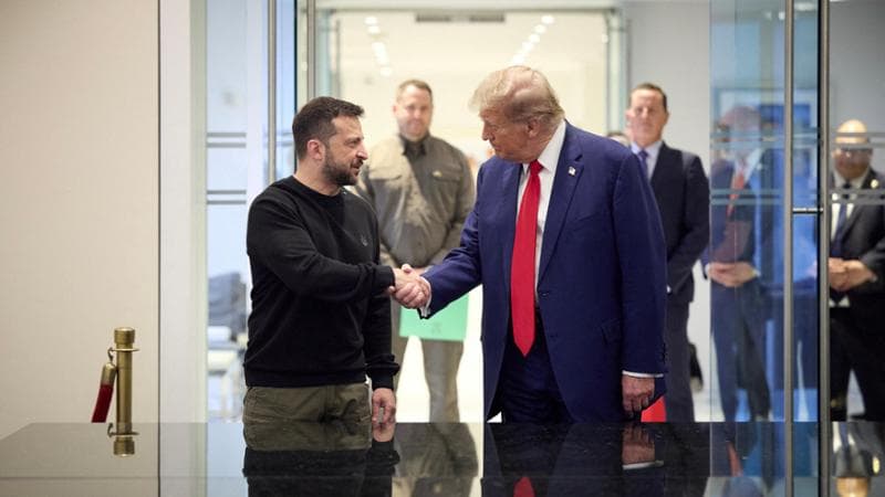 L’incontro di Trump per ricucire i rapporti con Zelensky: “Ma sono amico anche di Putin”
