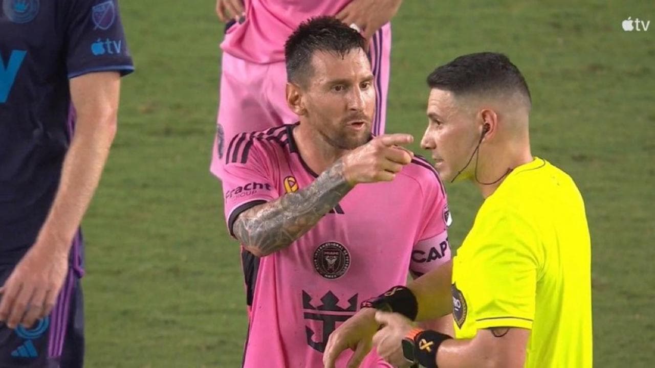 Leo Messi perde la testa e insulta l'arbitro: "Sei un figlio di..."