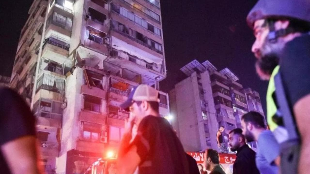 Beirut, attacco israeliano nel centro della città: le immagini