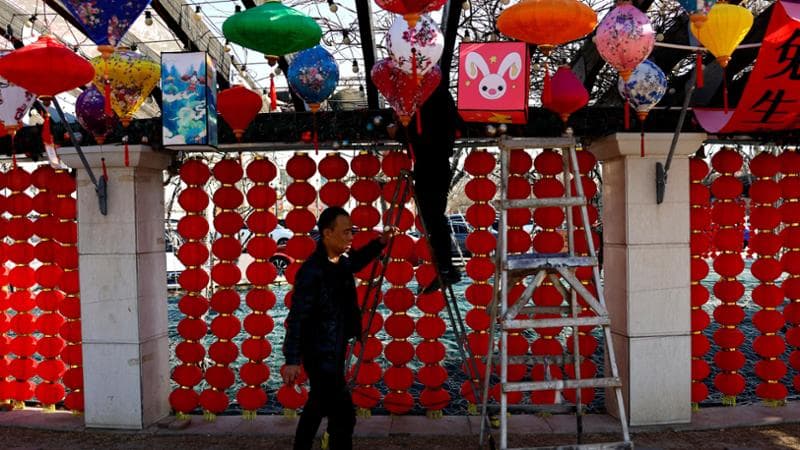 Cina, l’economia rallenta ancora. Ma le Borse brindano ai nuovi stimoli
