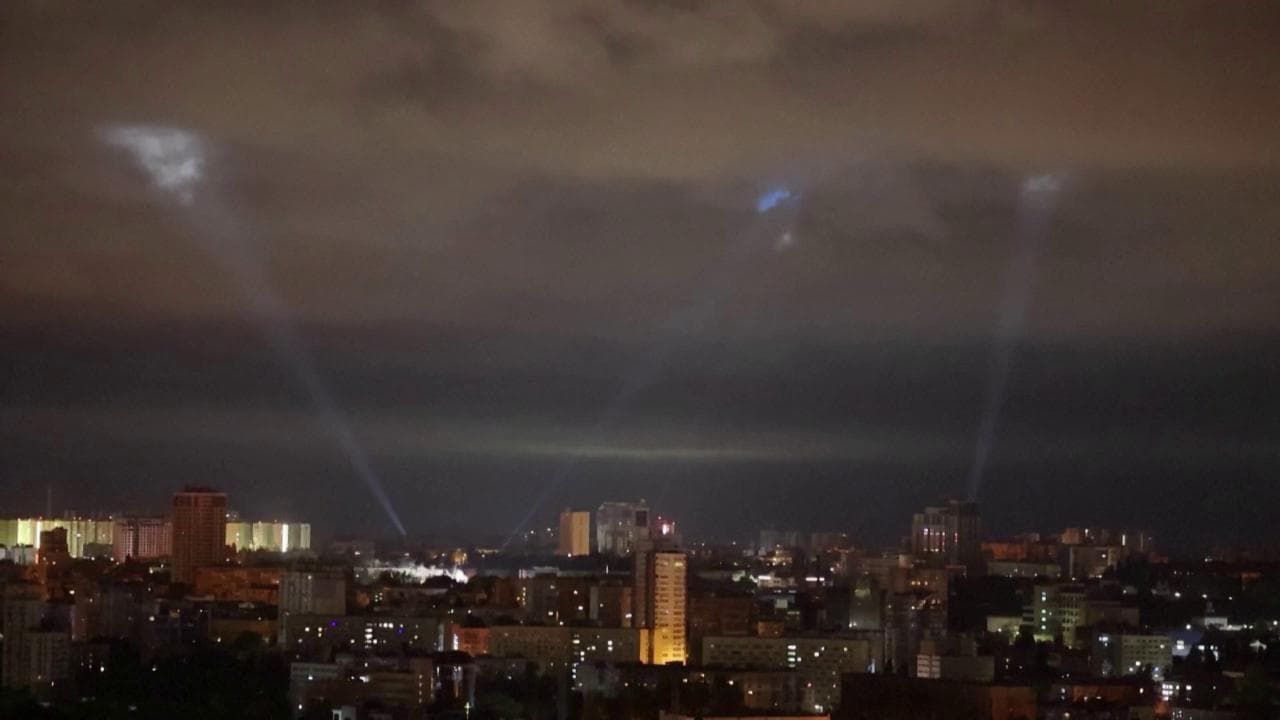 Kiev: massiccio attacco di droni russi, contraerea in azione nei cieli della capitale