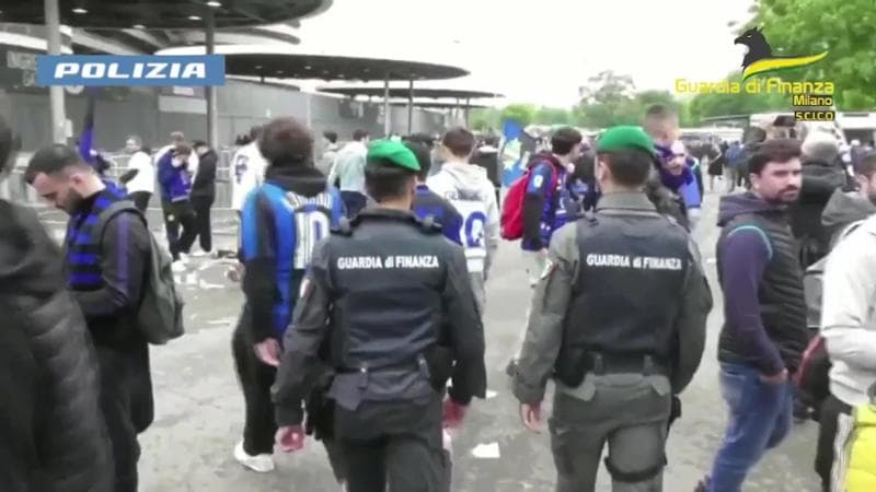 Gli arresti per gli ultras a Milano