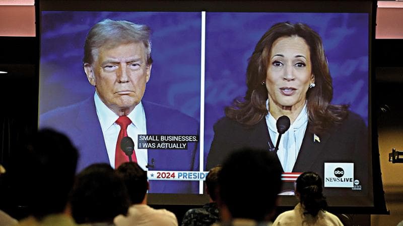 Harris batte Trump nei sondaggi, ma è sfida aperta negli “Swing States”