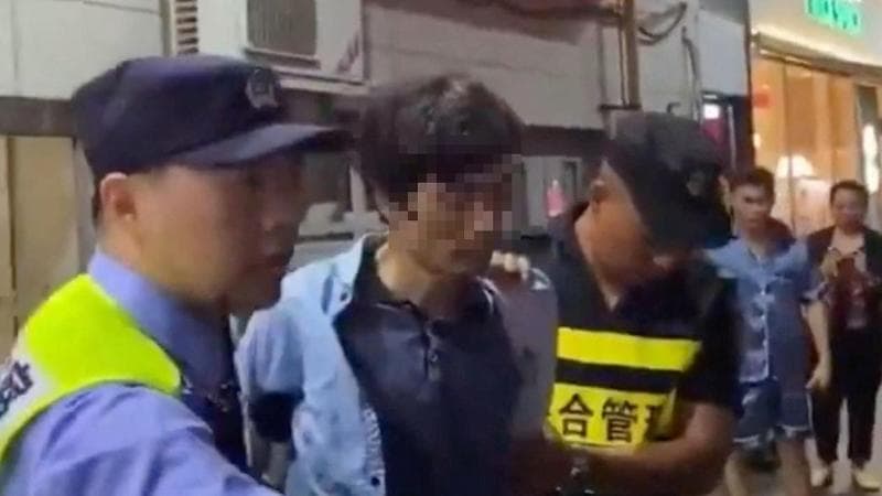 Shangai, accoltella 18 persone al supermercato: tre morti e cinque feriti. Arrestato un 37enne