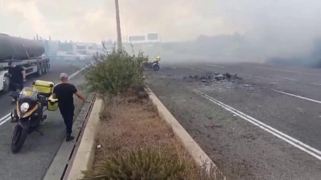 Tel Aviv, un razzo dal Libano colpisce l'autostrada: ferita una donna