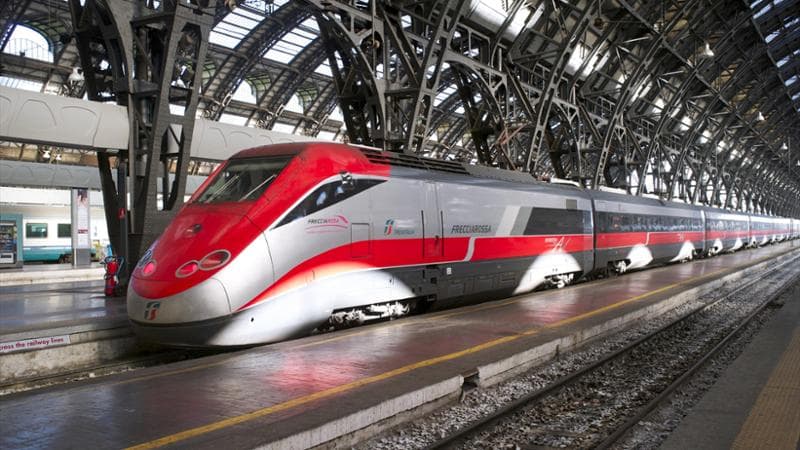 Trenitalia ETR 500 Freccia Rossa, Stazione Centrale, Milano, Lombardia, Italia.
