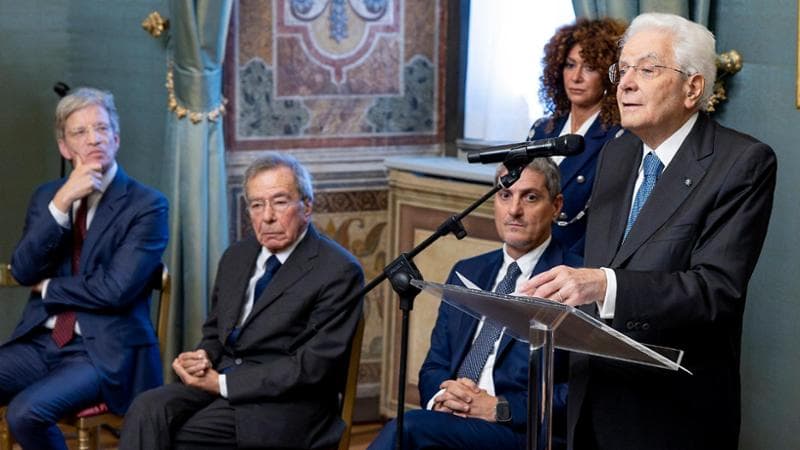 Mattarella difende la libertà di stampa: “Il potere la rispetti e non metta limiti”