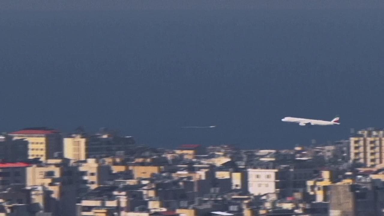 Aereo iraniano atterra a Beirut dopo il raid israeliano: ministro degli Esteri Araghchi in Libano
