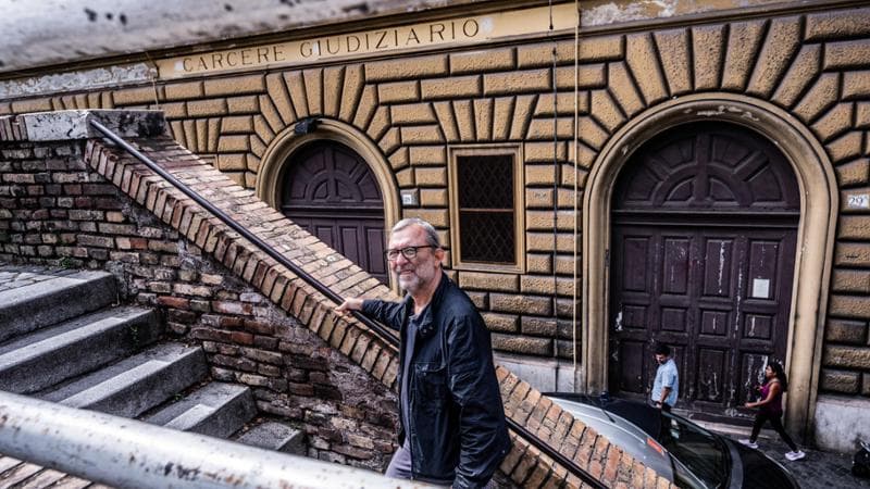 Roberto Giachetti all'ingresso del carcere di Regina Coeli a Roma. Foto di Luigi Narici