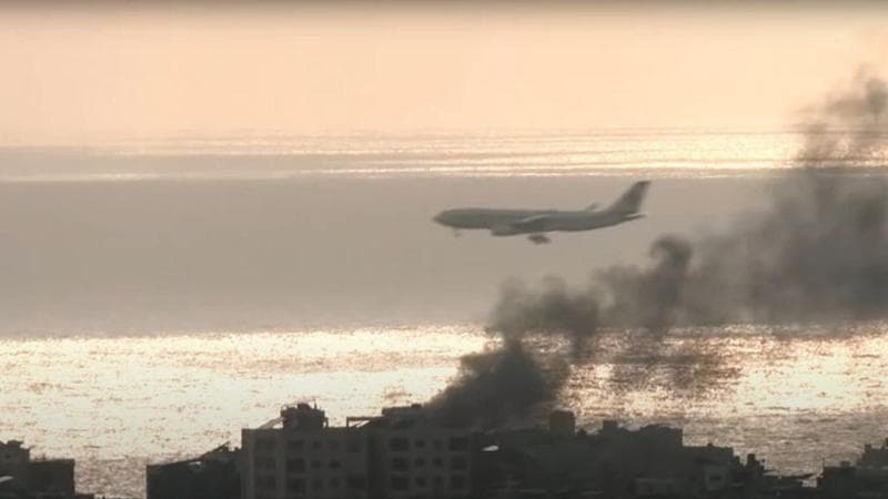 Lo slalom tra i razzi dei piloti di linea nei cieli di Beirut: “È un nostro dovere”