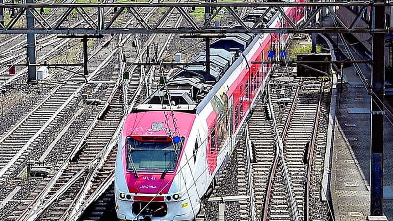 Troppi cantieri, pochi operai e inesperti. “Ecco perché la rete Rfi è un colabrodo”