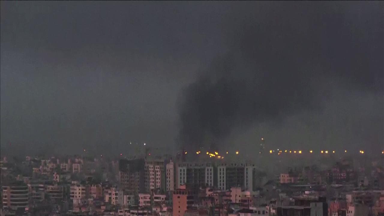 Medio Oriente, nuovo raid israeliano in Libano: un'alta colonna di fumo si alza nella zona sud di Beirut