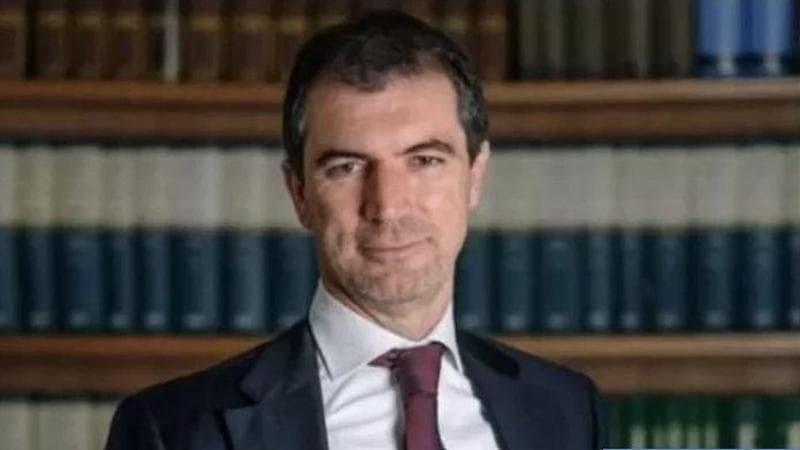 Meloni manda alla Consulta Francesco Saverio Marini, il giurista che ha scritto il premierato. Schlein avverte: “Niente blitz sulla Corte”