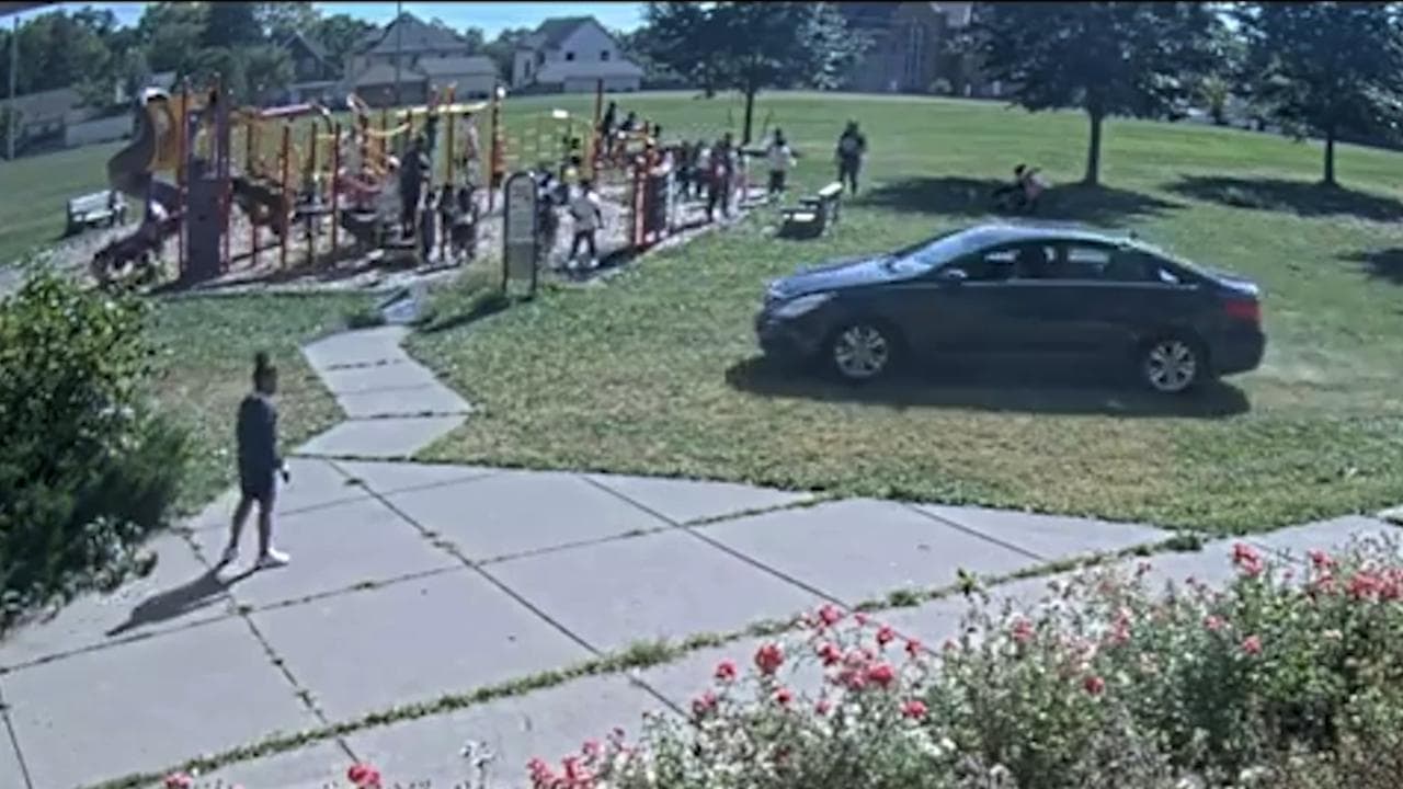 Ruba un'auto e guida a tutta velocità vicino a un parco giochi affollato: il ladro ha 10 anni