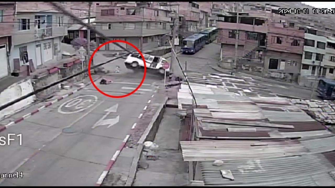 Autobus fuori controllo piomba addosso a due studentesse: salve per miracolo