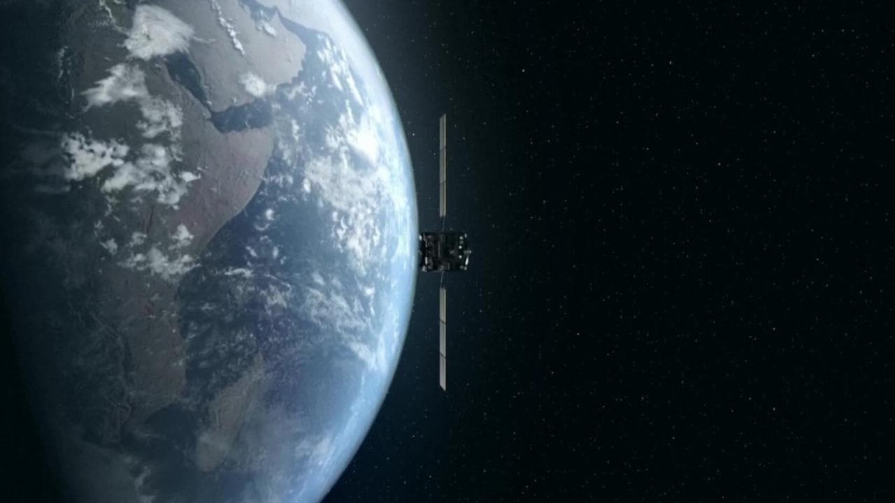Spazio, pronta la missione Hera: cosa farà la navicella dell'Esa per difendere la Terra