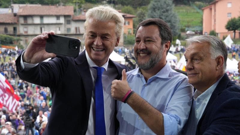 Il segretario della Lega, Matteo Salvini, con Viktor Orban, primo ministro ungherese e leader di Fidesz, al raduno di Pontida, 06 ottobre 2024.
ANSA/ UFFICIO STAMPA LEGA
+++ ANSA PROVIDES ACCESS TO THIS HANDOUT PHOTO TO BE USED SOLELY TO ILLUSTRATE   NEWS REPORTING OR COMMENTARY ON THE FACTS OR EVENTS DEPICTED IN THIS IMAGE; NO  ARCHIVING; NO LICENSING +++ NPK +++