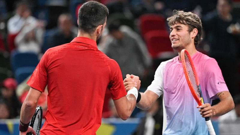 Flavio Cobolli e Novak Djokovic a fine match
