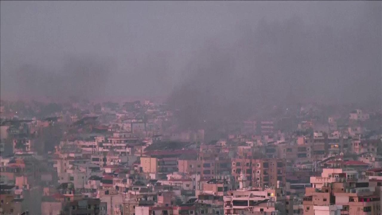 Guerra in Medio Oriente, nuovi raid di Israele in Libano: colonne di fumo su Beirut dopo i bombardamenti