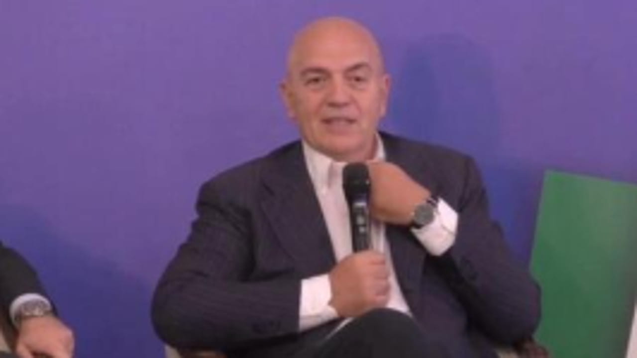 La rivendicazione scorretta di Marco Rizzo: "Mi piace la gnocca. Basta minoranze che impongono gusti sessuali"