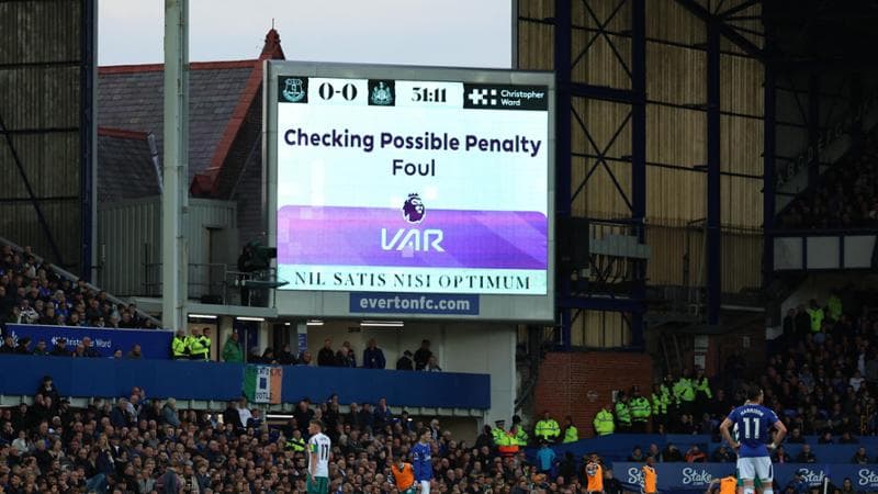 Var a chiamata, l’ultima tentazione del calcio italiano
