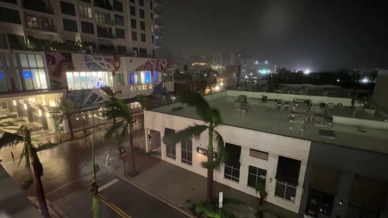 Usa, Milton è arrivato in Florida: l'uragano flagella la città di Sarasota