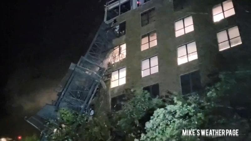 Uragano Milton, le news in diretta. Aumentano le vittime in Florida: sono 13. Biden: “Restate in casa, il pericolo è ancora alto”