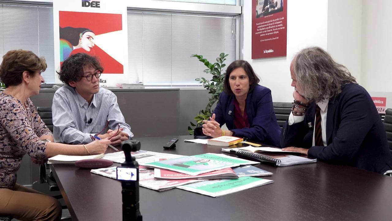 Elly Schlein e il filosofo giapponese bestseller Saito Kohei: "Così Marx può aiutarci a combattere le diseguaglianze"