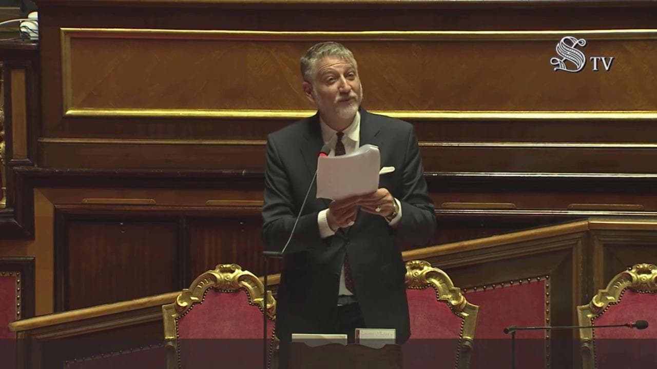 Lite Renzi-Giuli, La Russa difende il ministro. L'ex premier: "Faccia l'arbitro, tifi per l'Inter non per Fratelli d'Italia"