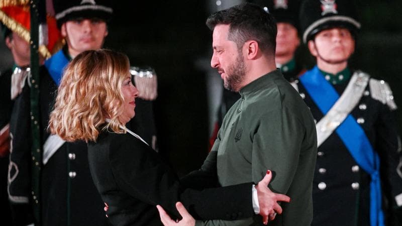 Zelensky pressa gli alleati per i missili. A Roma il summit per la ricostruzione