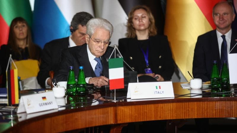 Mattarella a Cracovia: troppe spese militari ma l'Europa non ha altra scelta, serve un esercito dell'Unione dopo l'aggressione di Putin
